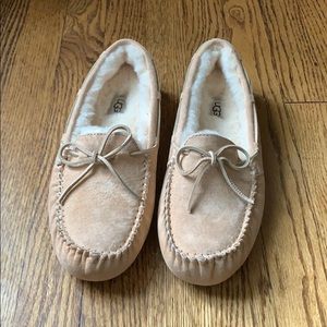 New “Dakota” UGG moccasins